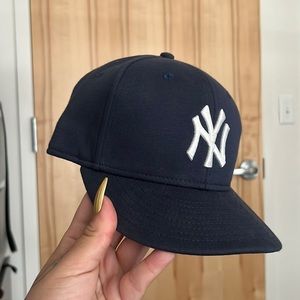New Era Yankees fitted. Jersey material